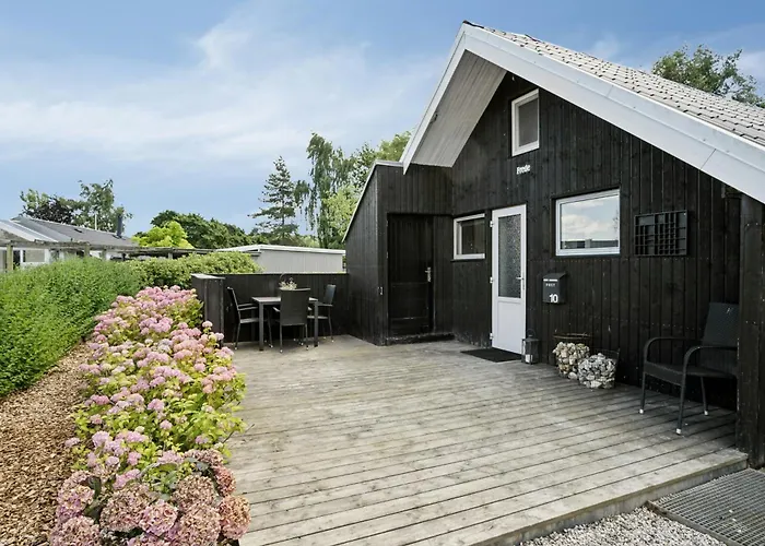 Cozy Summer House Close To The * Sjolund