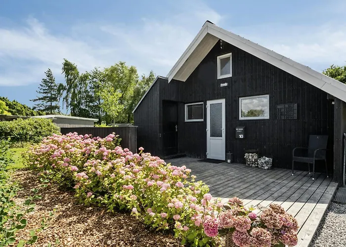 Cozy Summer House Close To The Sjolund